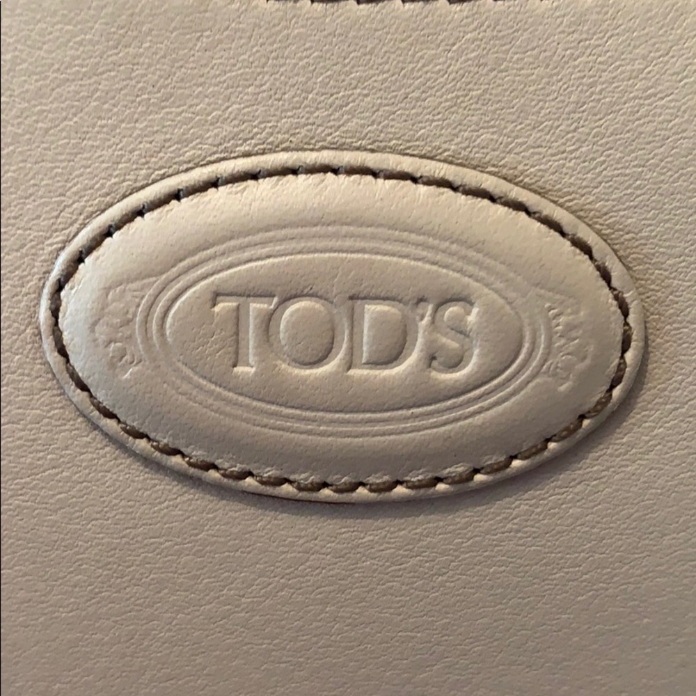 Tod’s Vintage Beige Leather Handbag - Picture 5 of 16